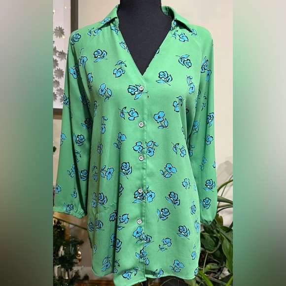 CAbi Tops - Cabi Floral Green Blouse